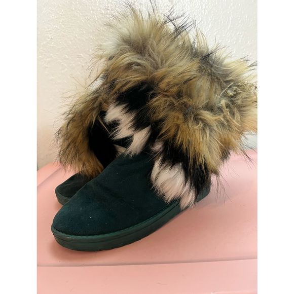 Fuzzy boots - Picture 2 of 4